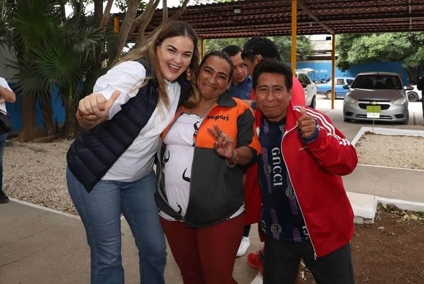 Ayuntamiento cercano en Mérida trabajadores reconocidos por su esfuerzo continuo