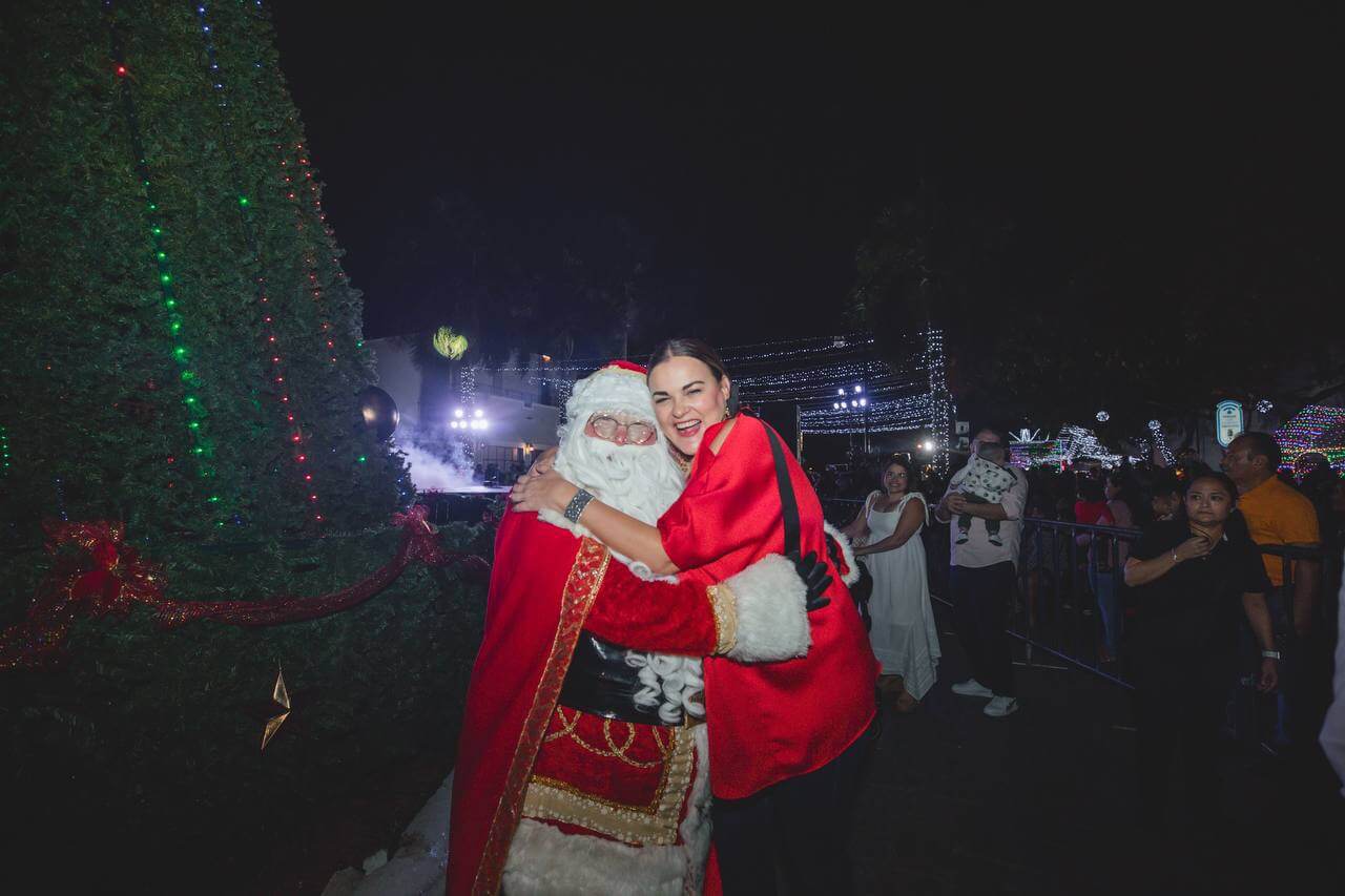 Encendido del Árbol Navideño en Mérida la Navidad ilumina la ciudad