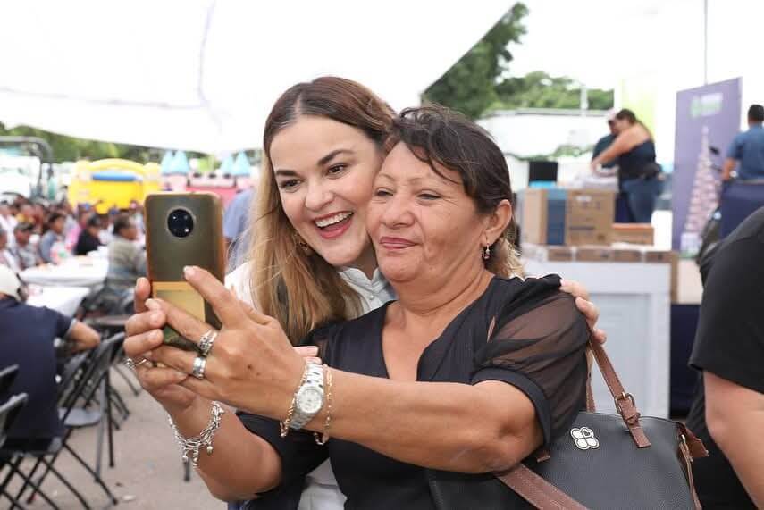 Ayuntamiento cercano en Mérida trabajadores reconocidos por su esfuerzo continuo