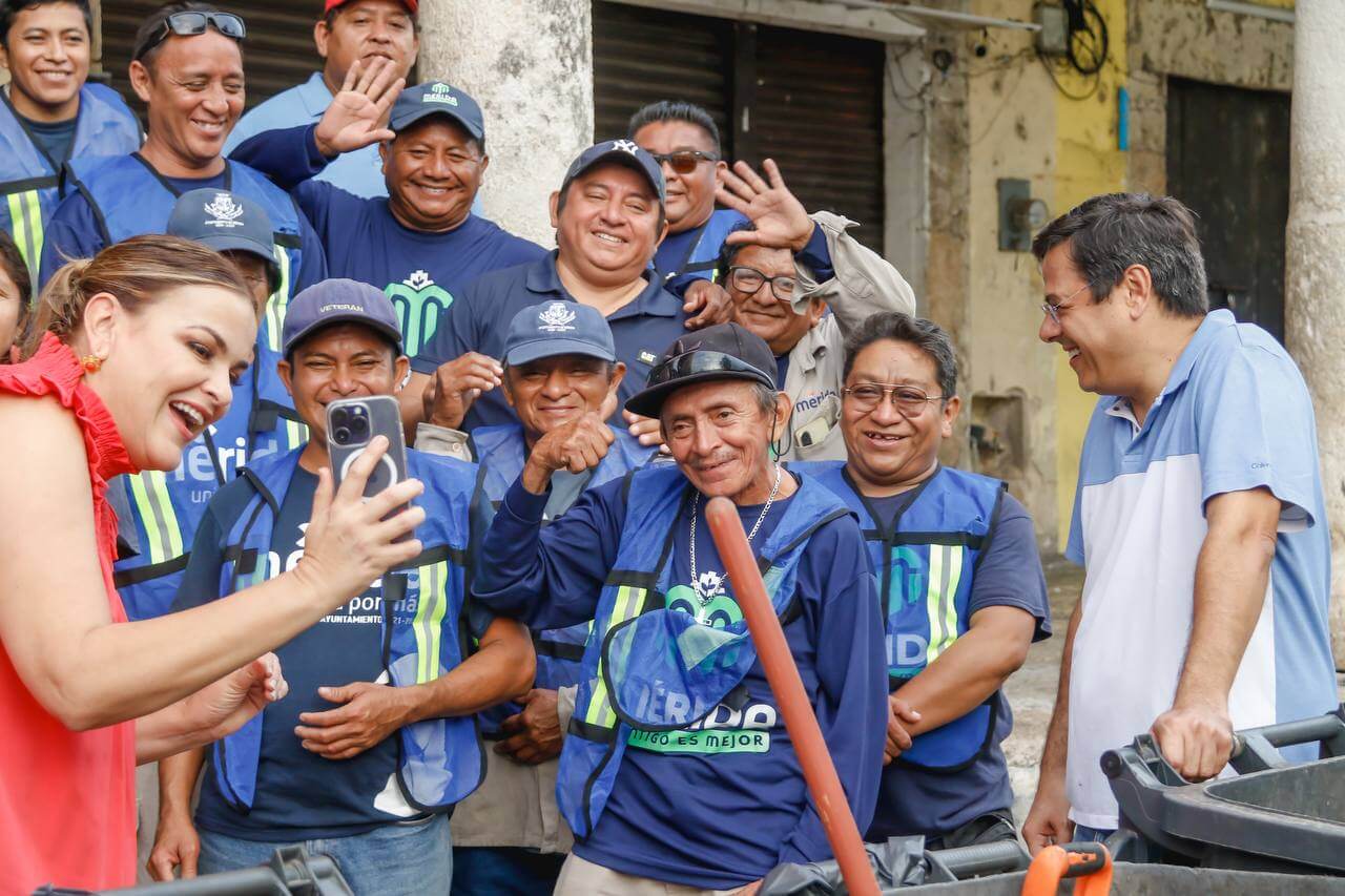 Cecilia Patrón lidera cuadrillas de limpieza en Mérida