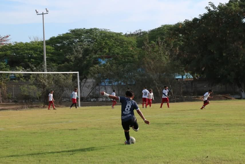 Rehabilitación del campo deportivo San José Tecoh