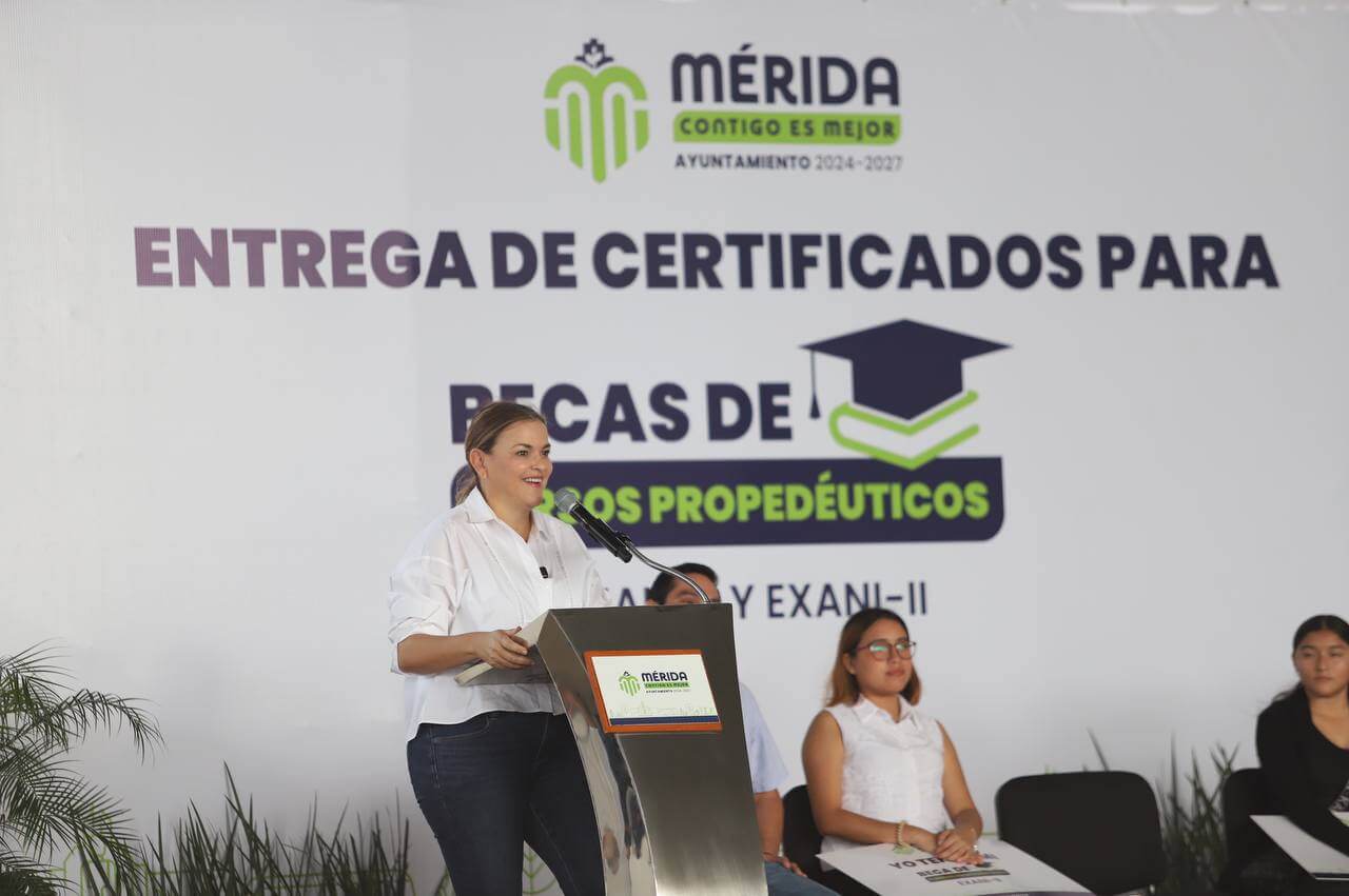 Entrega de cursos propedéuticos en Mérida 