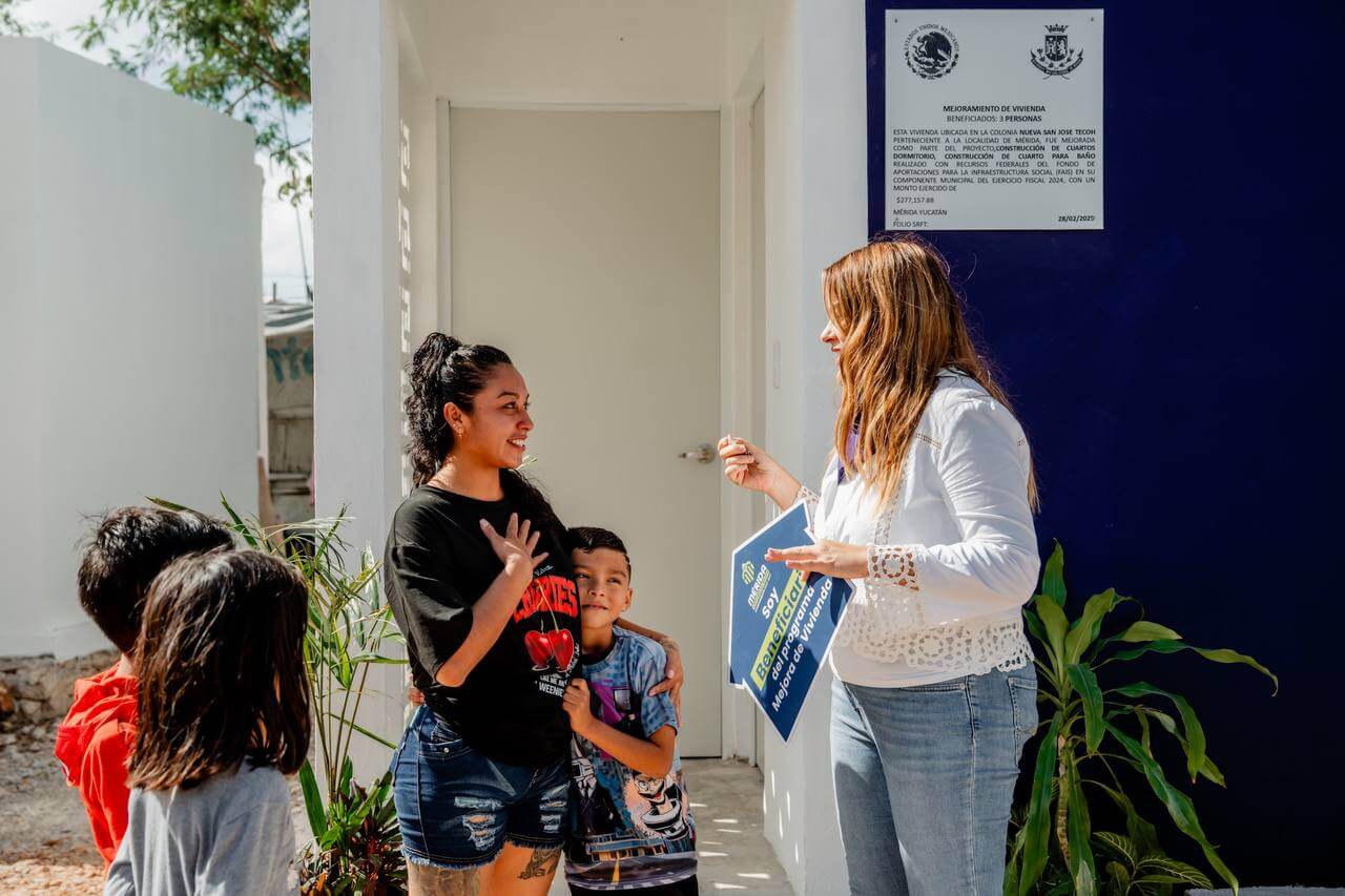 Acciones de viviendas a mujeres entrega de apoyos en Mérida