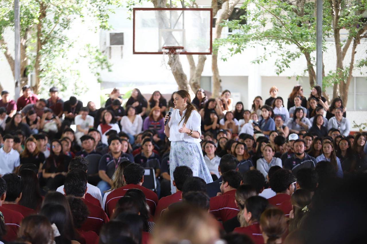 Alcaldesa en tu Escuela promueve participación juvenil en Mérida