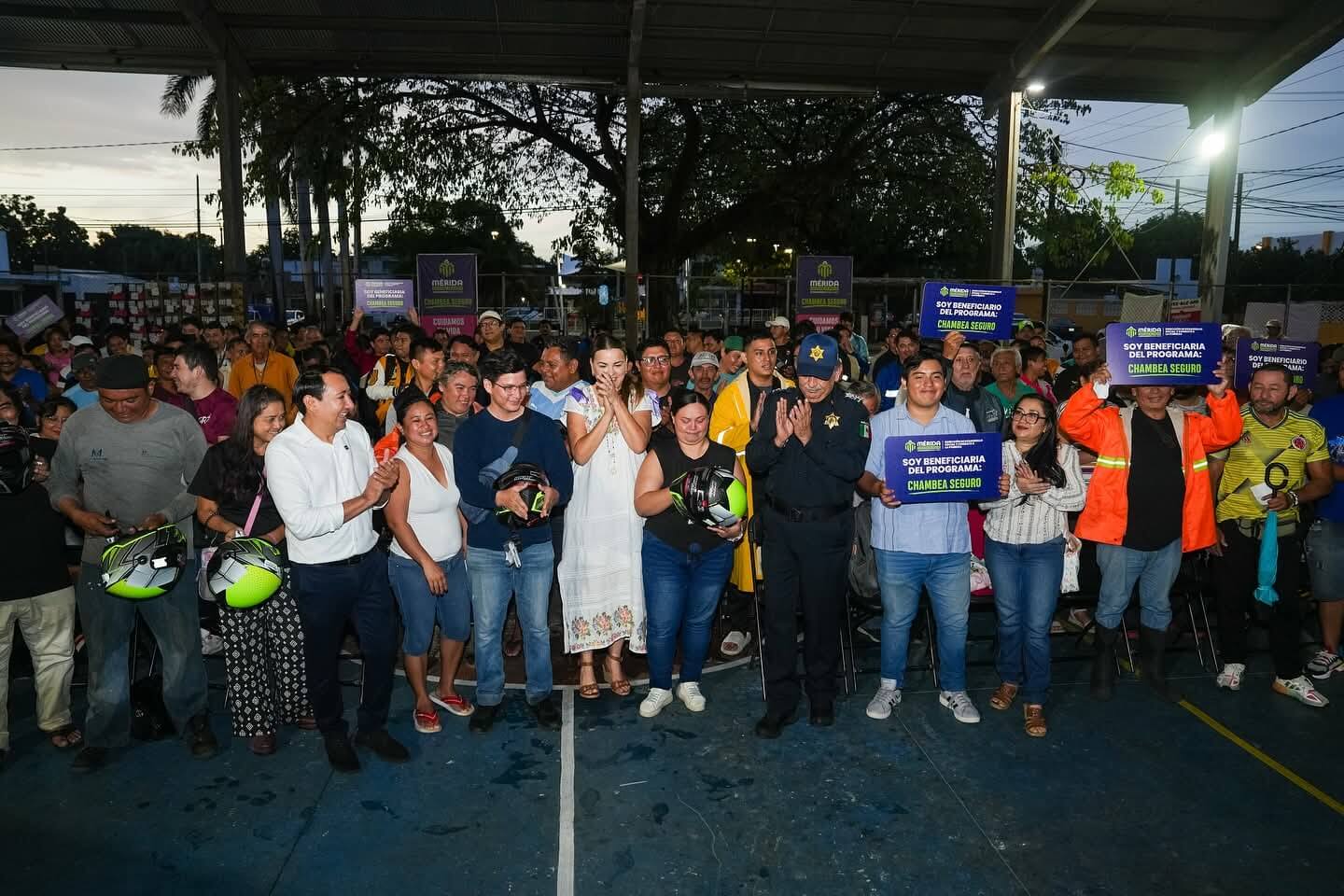 Programa Chambea Seguro entrega 150 cascos certificados a motociclistas