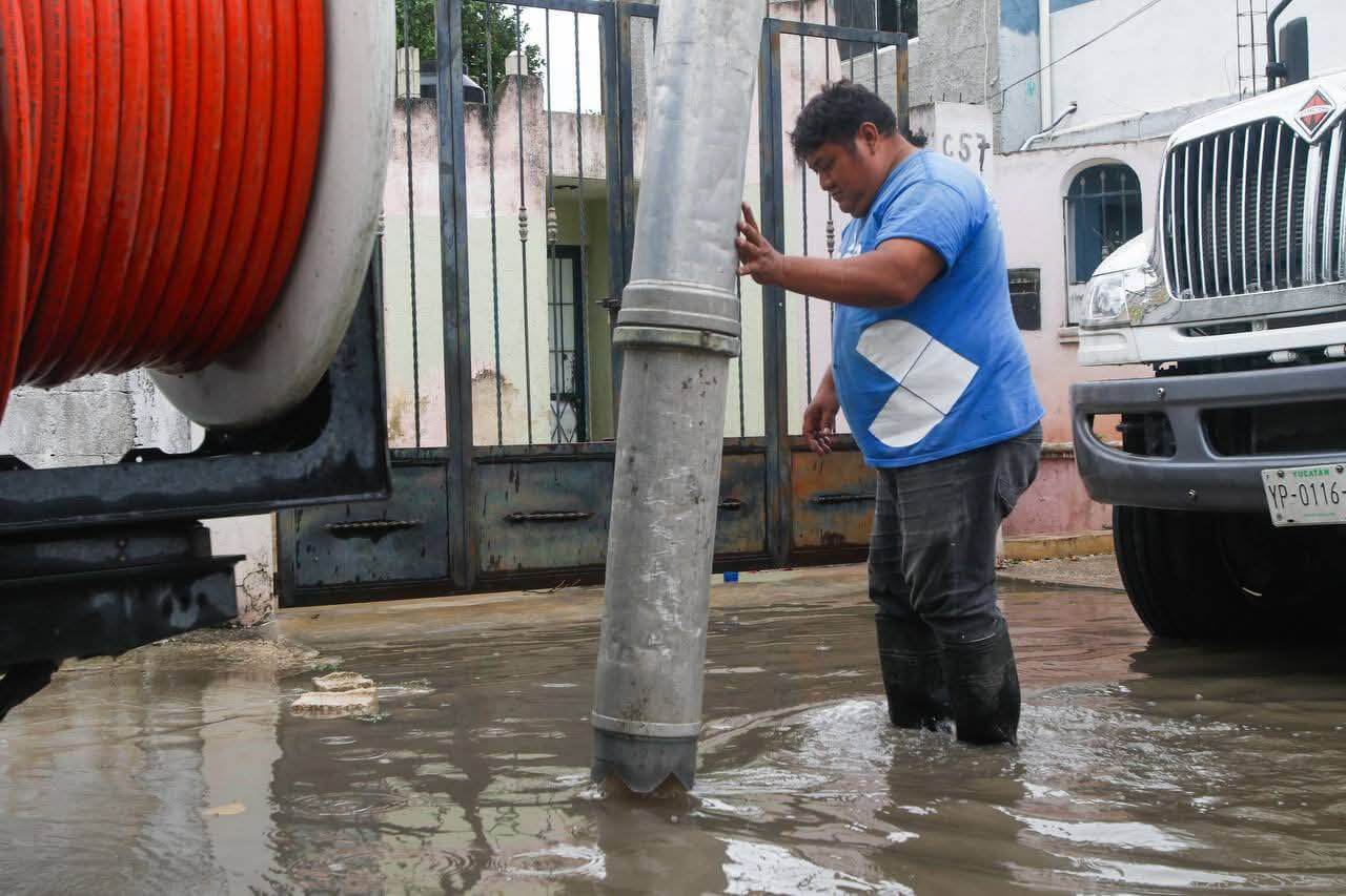 Programa Calle por Calle suma 3 mil 271 rejillas desazolvadas en Mérida