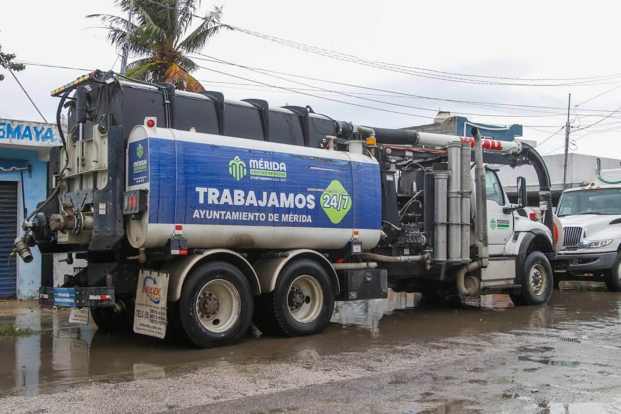 Programa Calle por Calle suma 3 mil 271 rejillas desazolvadas en Mérida