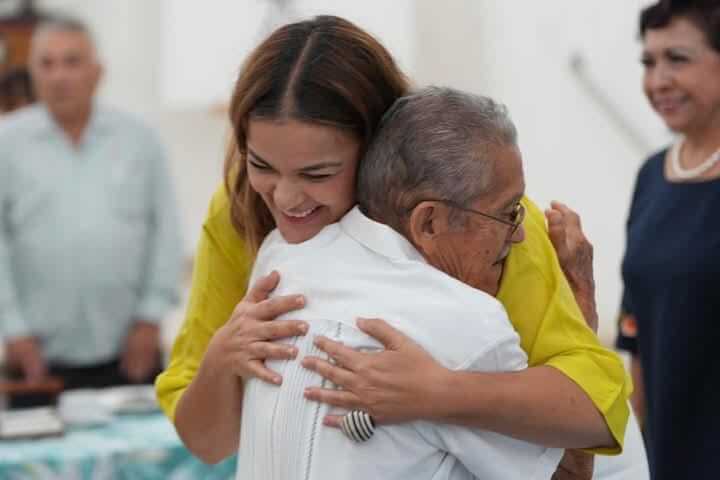 Personas mayores de Mérida reciben apoyo integral del Ayuntamiento