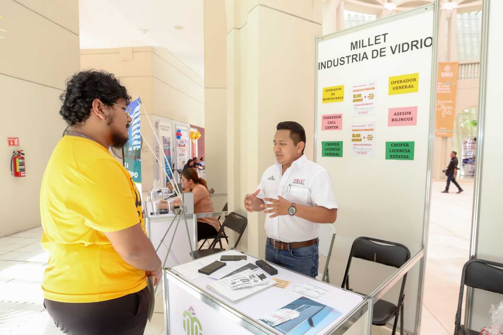 Mi Primera Chamba reúne a juventudes y compañías en Feria del Empleo