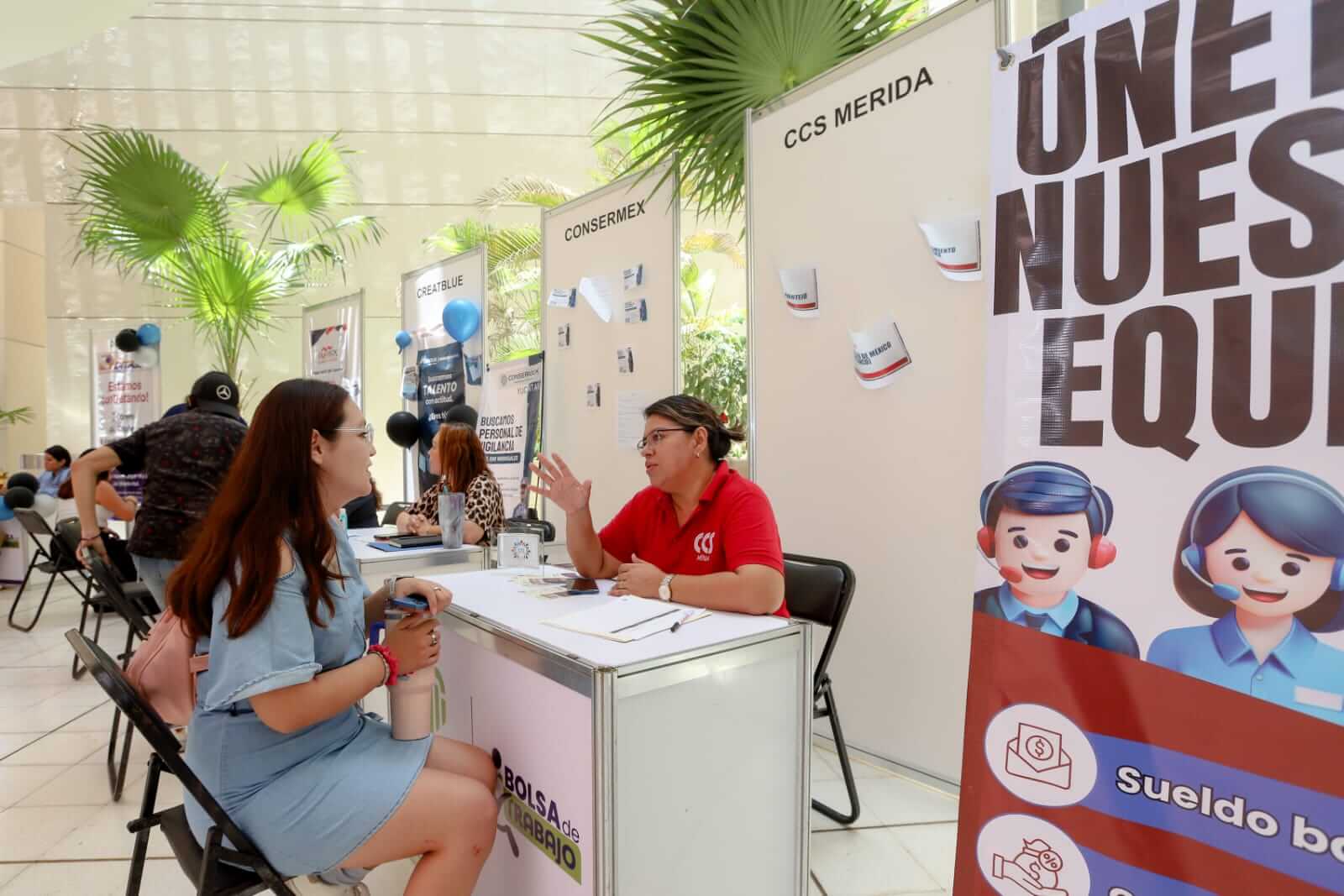 Mi Primera Chamba reúne a juventudes y compañías en Feria del Empleo