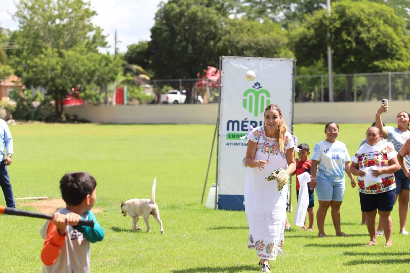 Hunxectamán estrena barda, gradas e iluminación en su campo deportivo