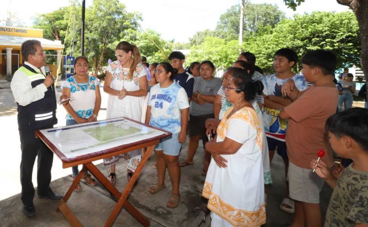 Hunxectamán estrena barda, gradas e iluminación en su campo deportivo