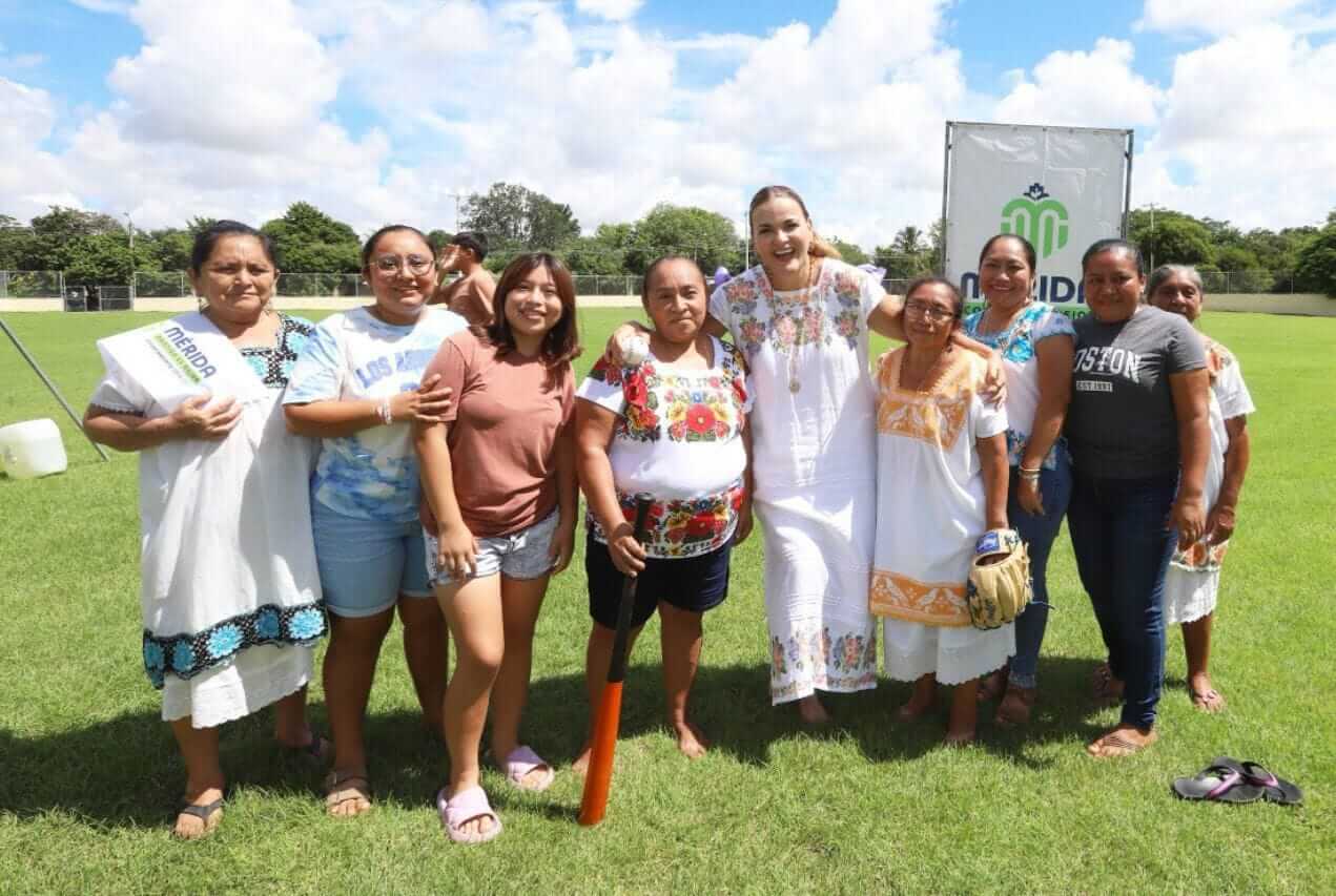 Hunxectamán estrena barda, gradas e iluminación en su campo deportivo