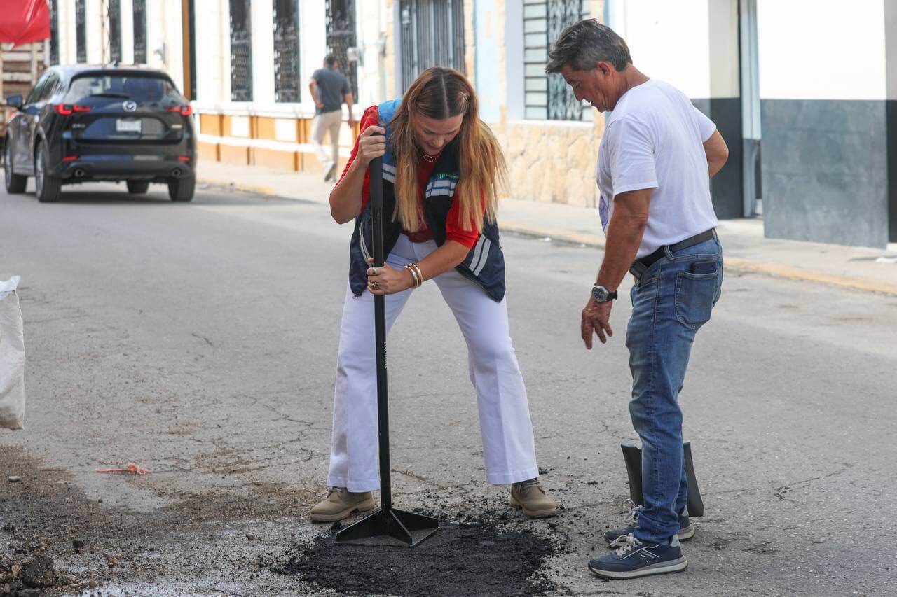 Operativo Calle por Calle refuerza bacheo en Mérida con 40 brigadas