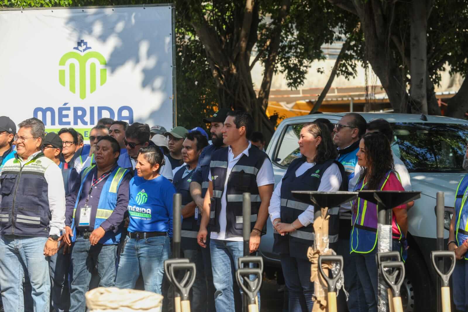 Operativo Calle por Calle refuerza bacheo en Mérida con 40 brigadas