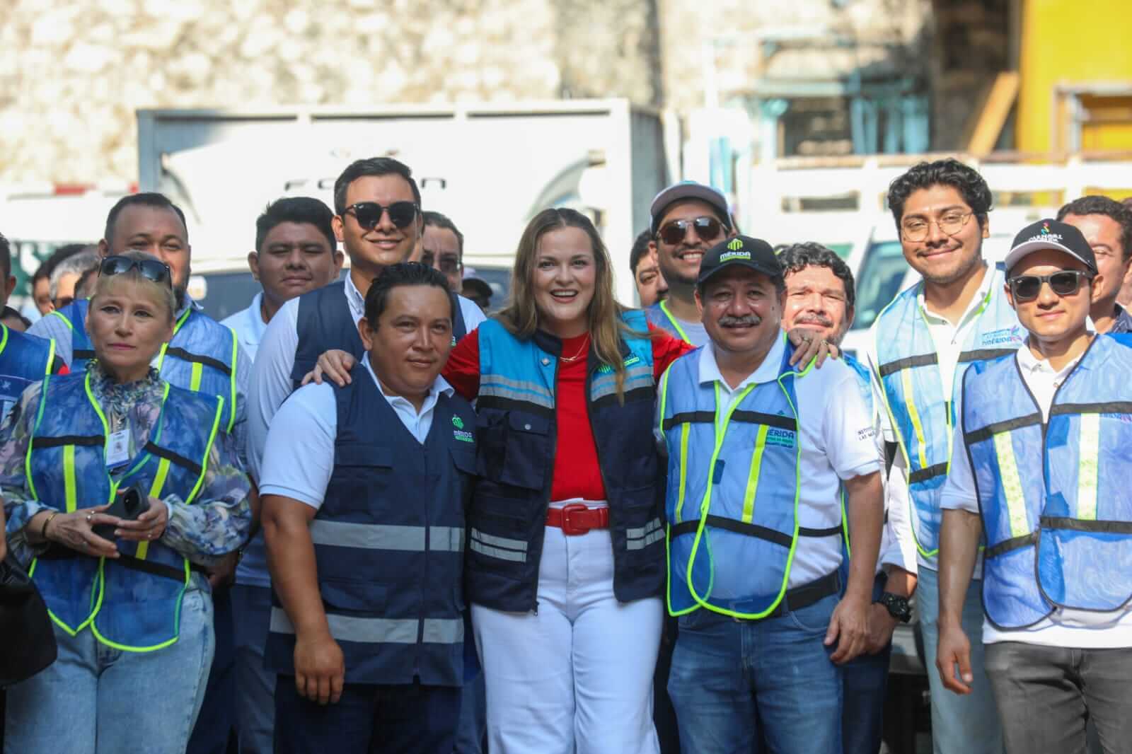 Operativo Calle por Calle refuerza bacheo en Mérida con 40 brigadas