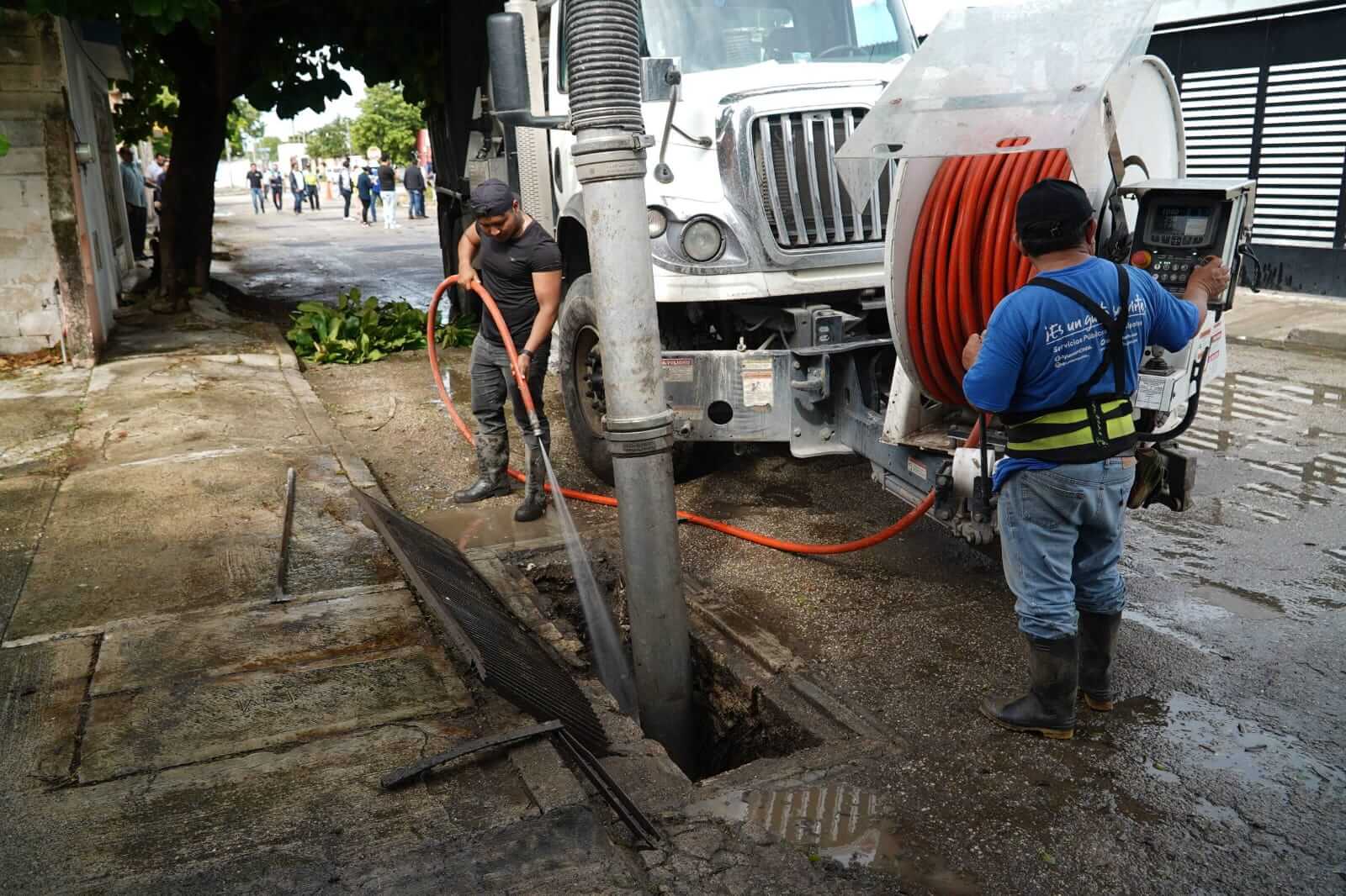 Colonias Mulsay y Xoclán concentran acciones de limpieza y bacheo por lluvias
