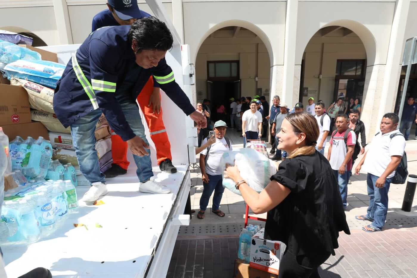 Apoyo a damnificados reúne 10 toneladas de víveres en Mérida