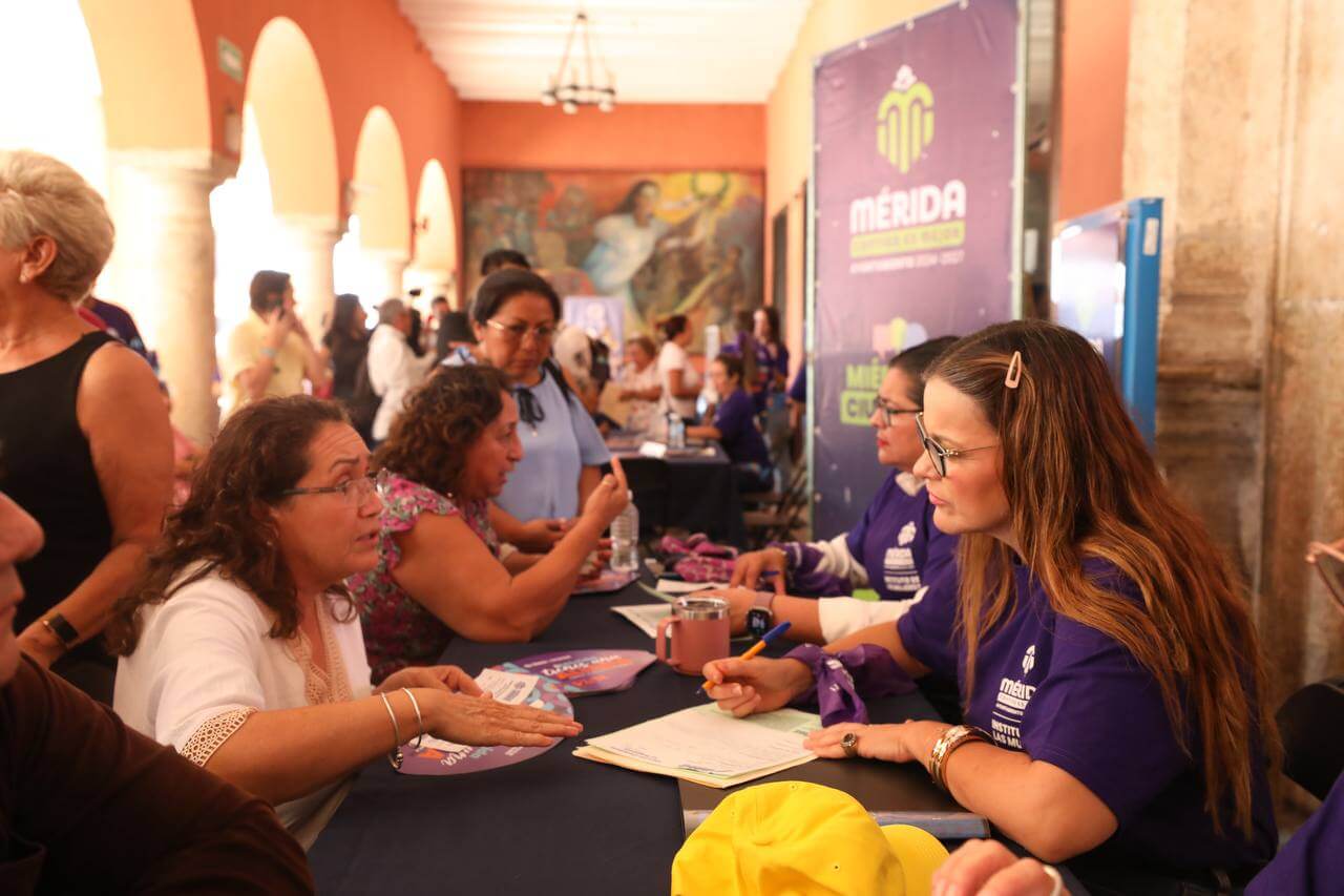 Miércoles Ciudadano violeta reúne a funcionarias para atender a mujeres en Mérida