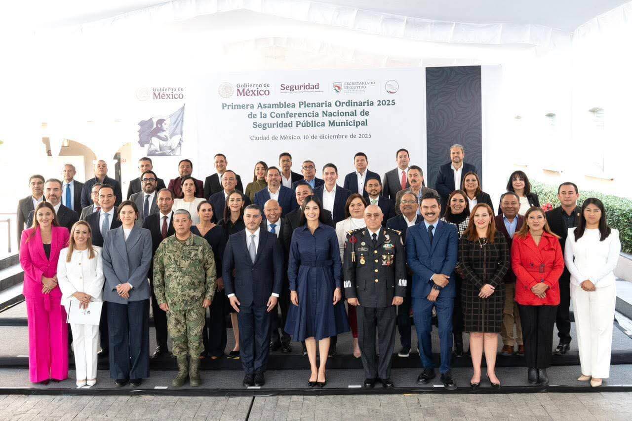 Seguridad Pública Municipal guía participación de Cecilia Patrón en Asamblea