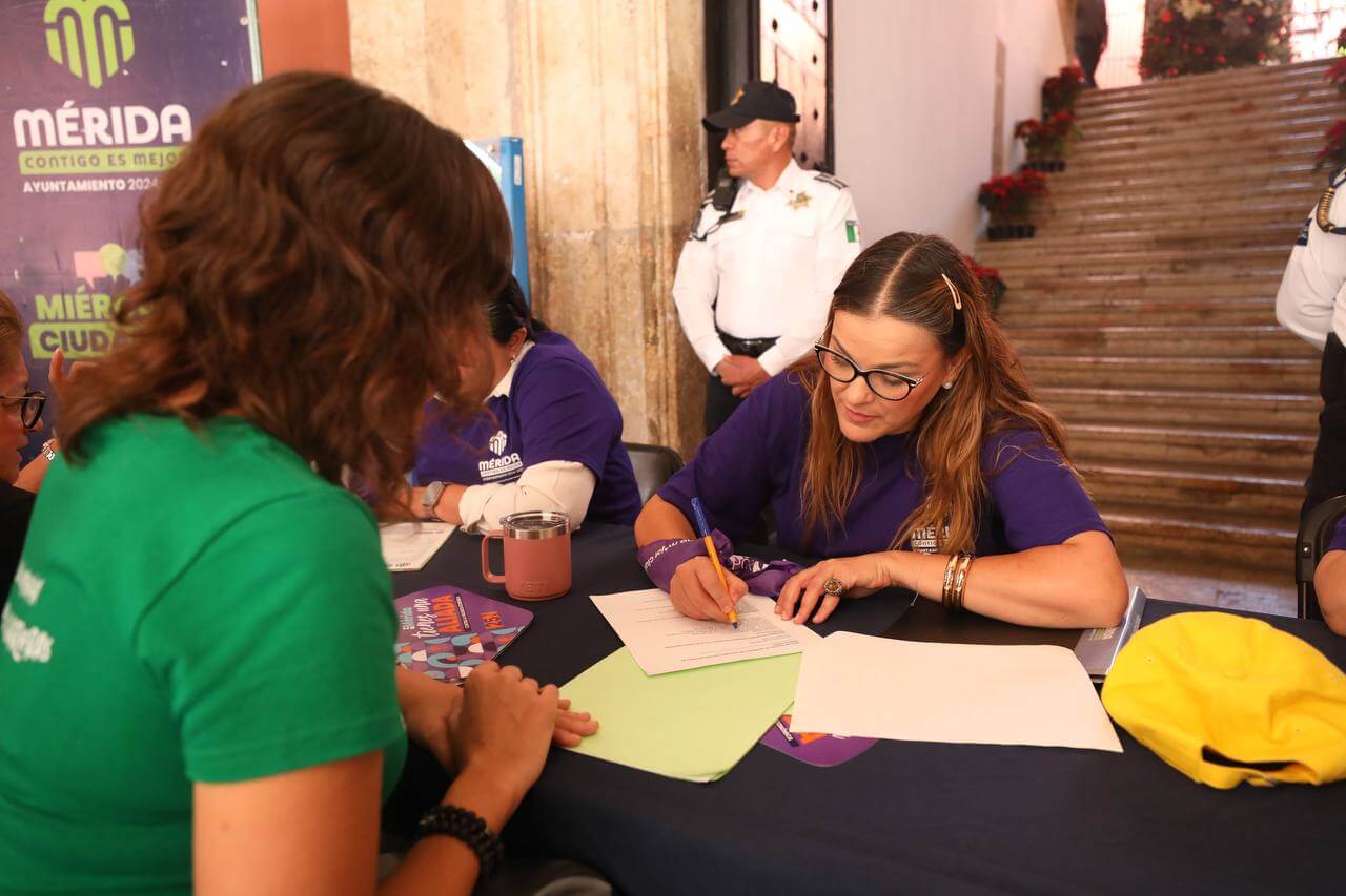 Miércoles Ciudadano violeta reúne a funcionarias para atender a mujeres en Mérida