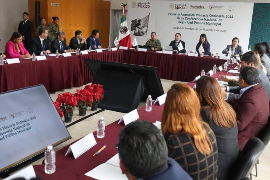 Seguridad Pública Municipal guía participación de Cecilia Patrón en Asamblea