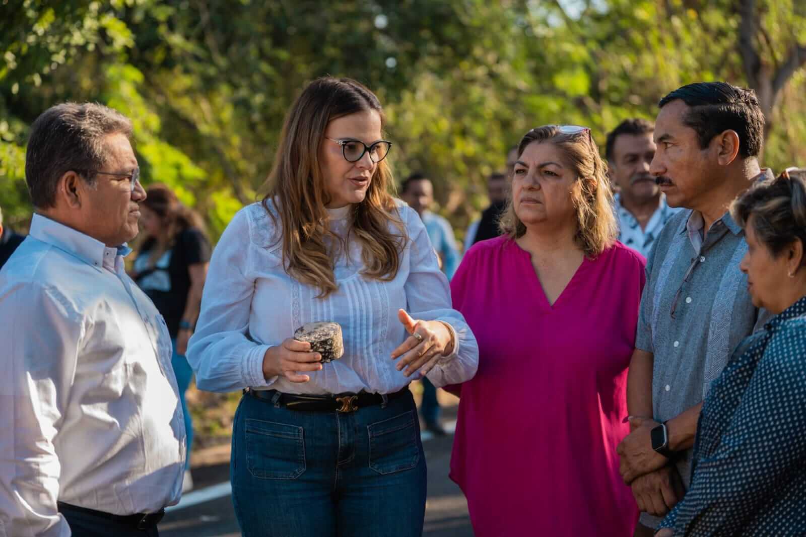 Colonia San Juan Bautista suma pavimentación y banquetas en cierre de año