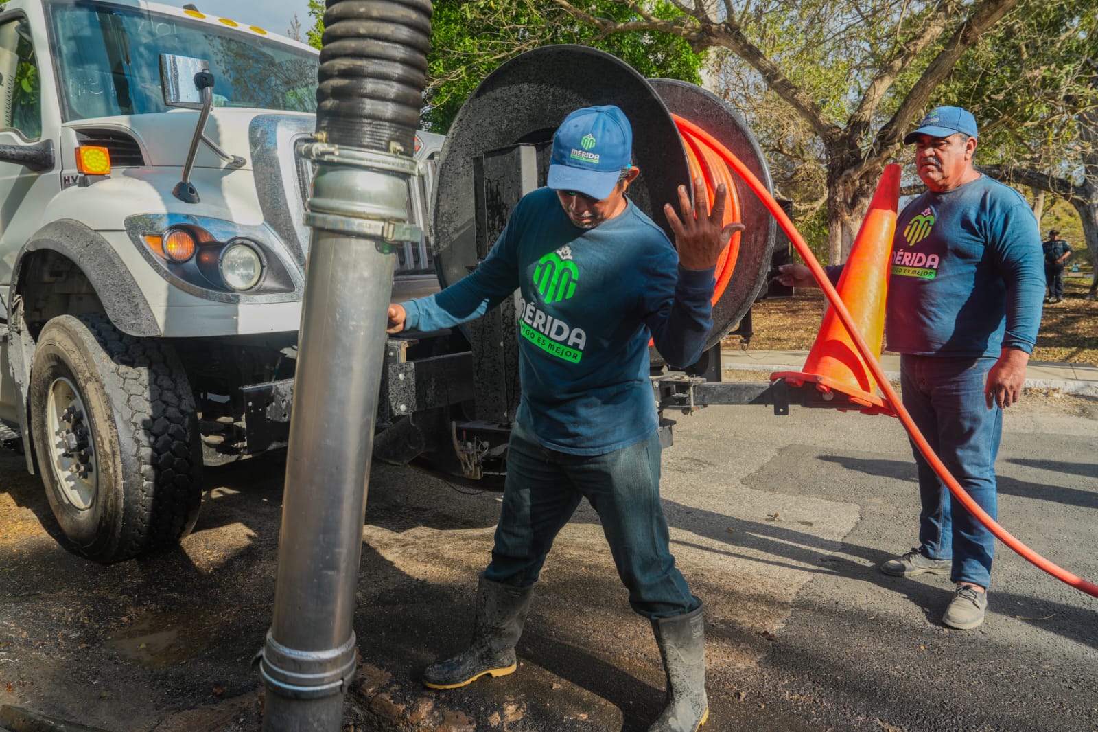 San Luis Sur Dzununcán atiende baches, rejillas y basura en operativo municipal