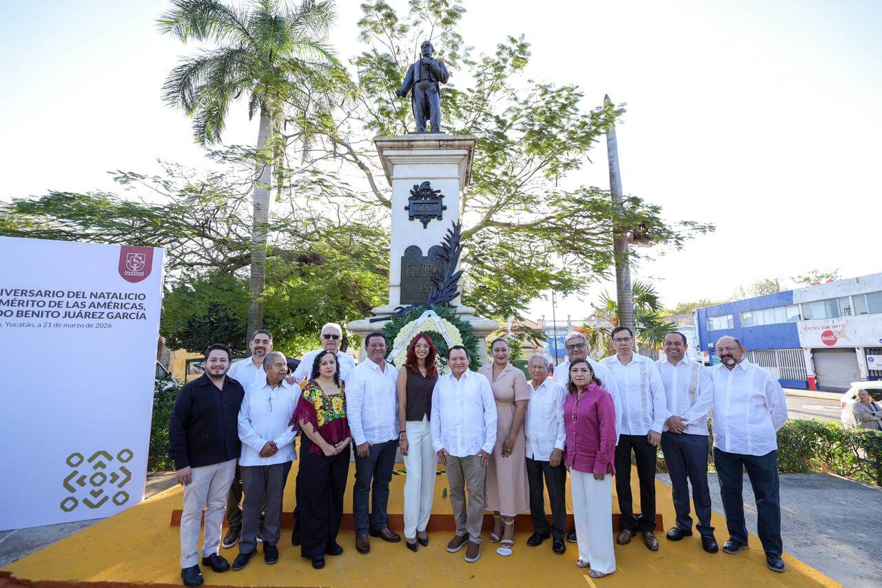 Natalicio de Benito Juárez encabeza Díaz Mena con ceremonia en Mérida