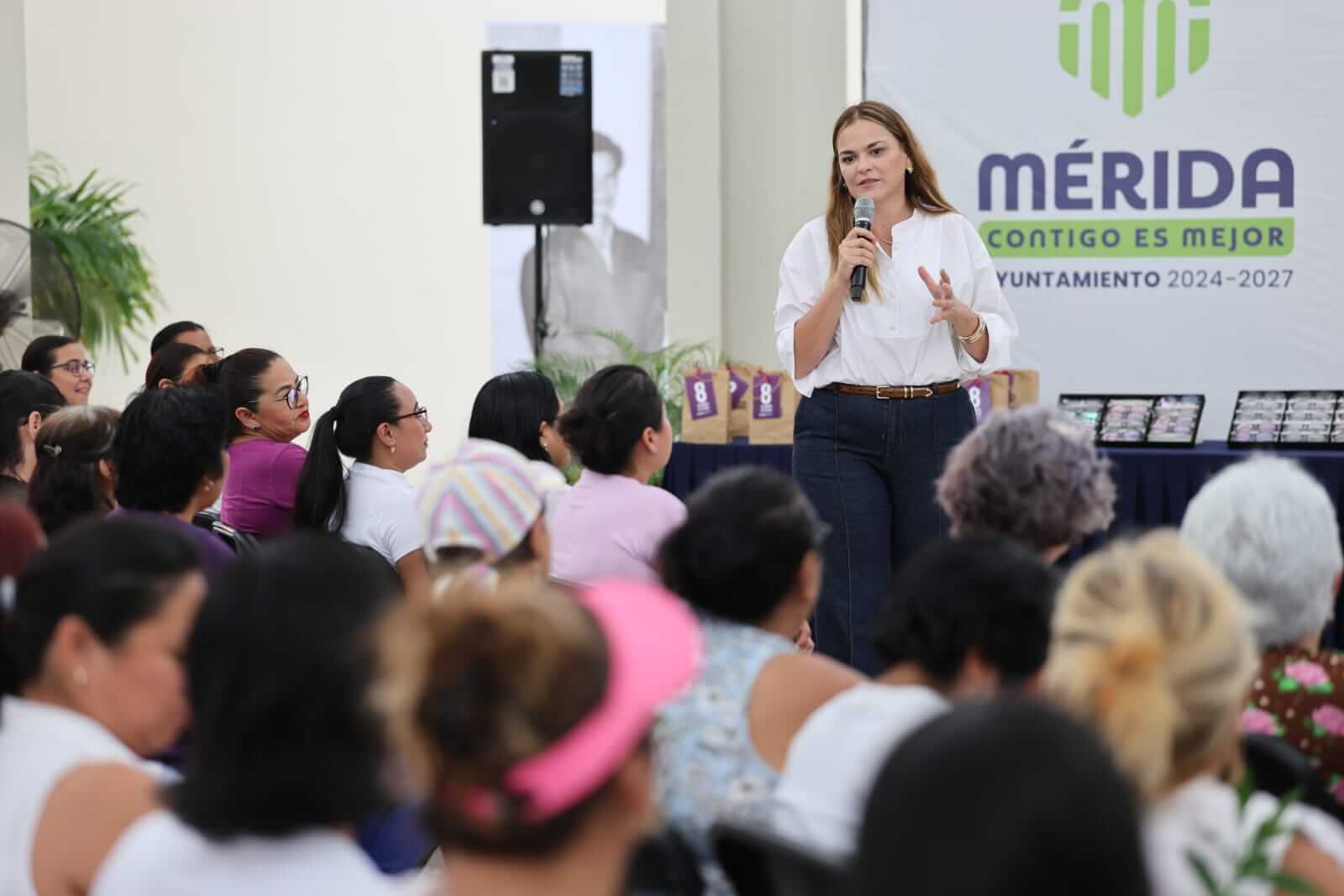 Programa Ver Mejor entrega 114 lentes gratuitos a mujeres en Mérida