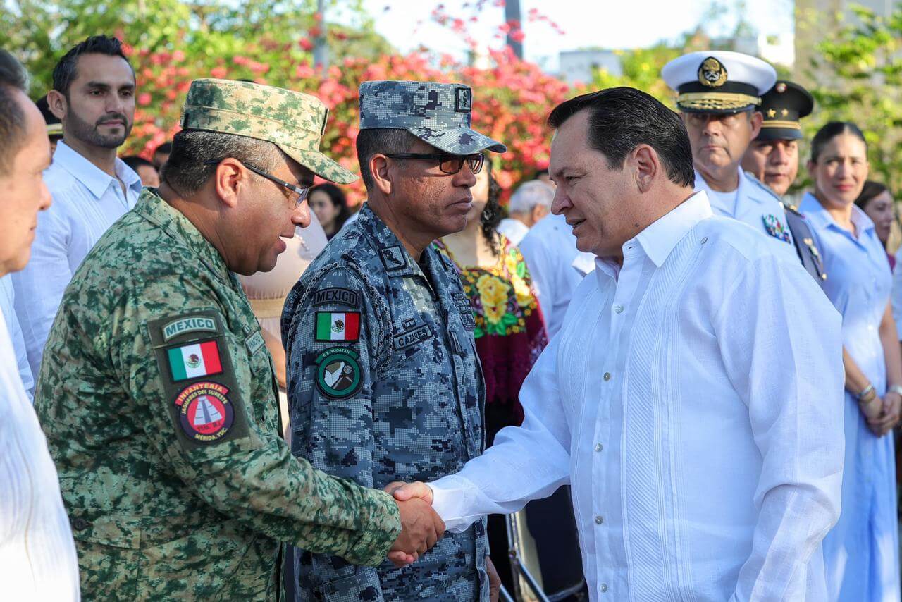 Natalicio de Benito Juárez encabeza Díaz Mena con ceremonia en Mérida