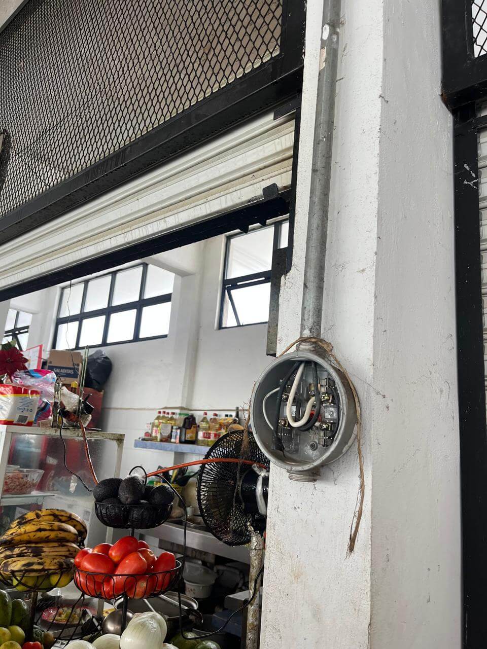 Seguridad prioritaria en mercados tras reparación eléctrica