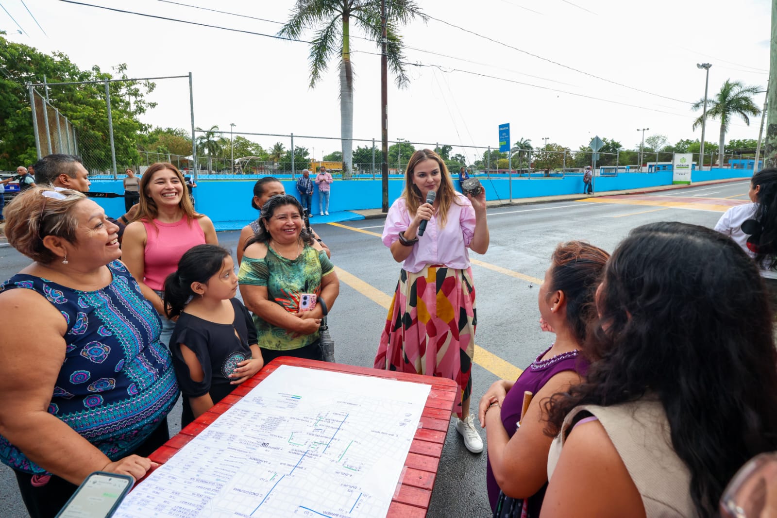 Programa Mérida Enchula entrega obras y domo en Santa Rosa