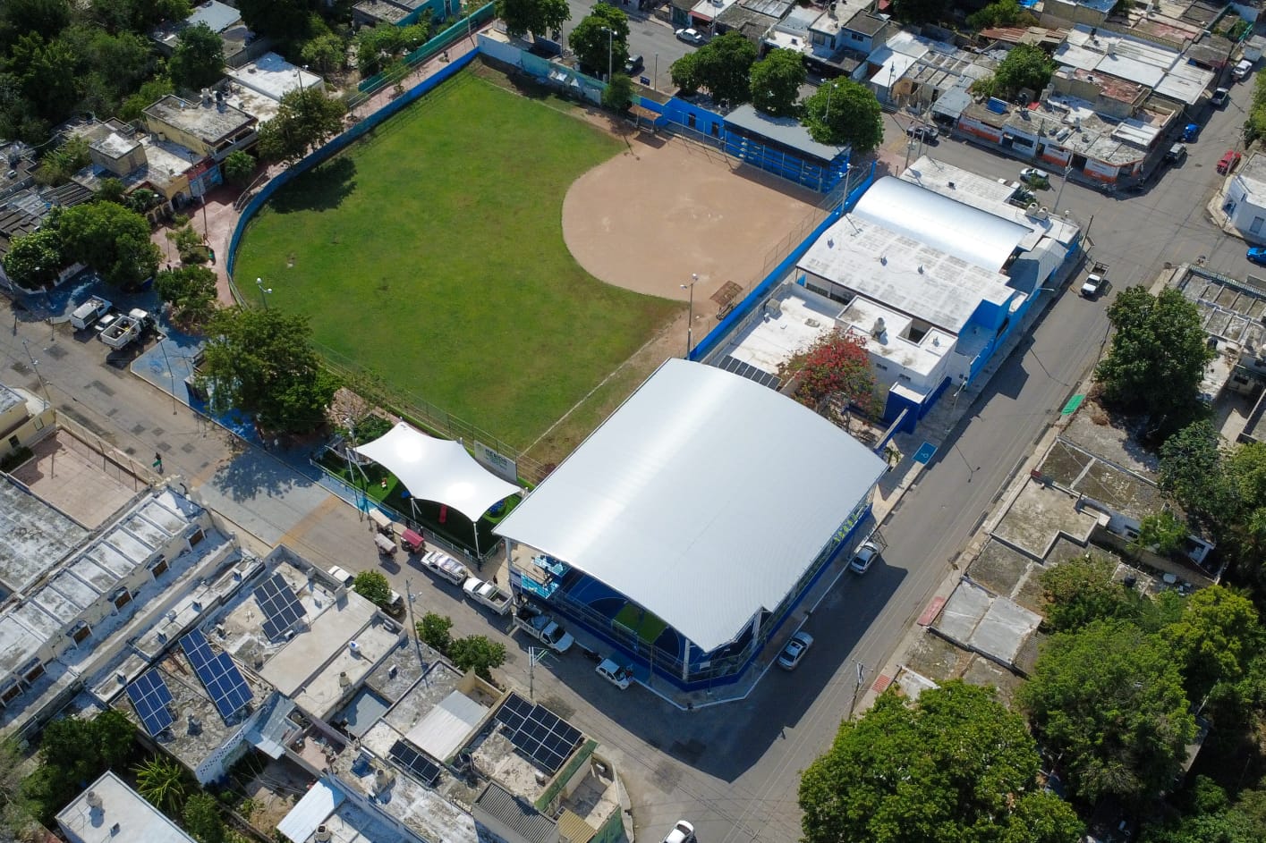 Programa Mérida Enchula entrega obras y domo en Santa Rosa