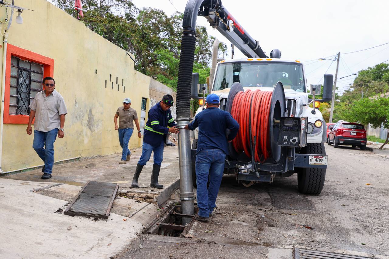 Contingencia por lluvias despliega operativo municipal en Mérida