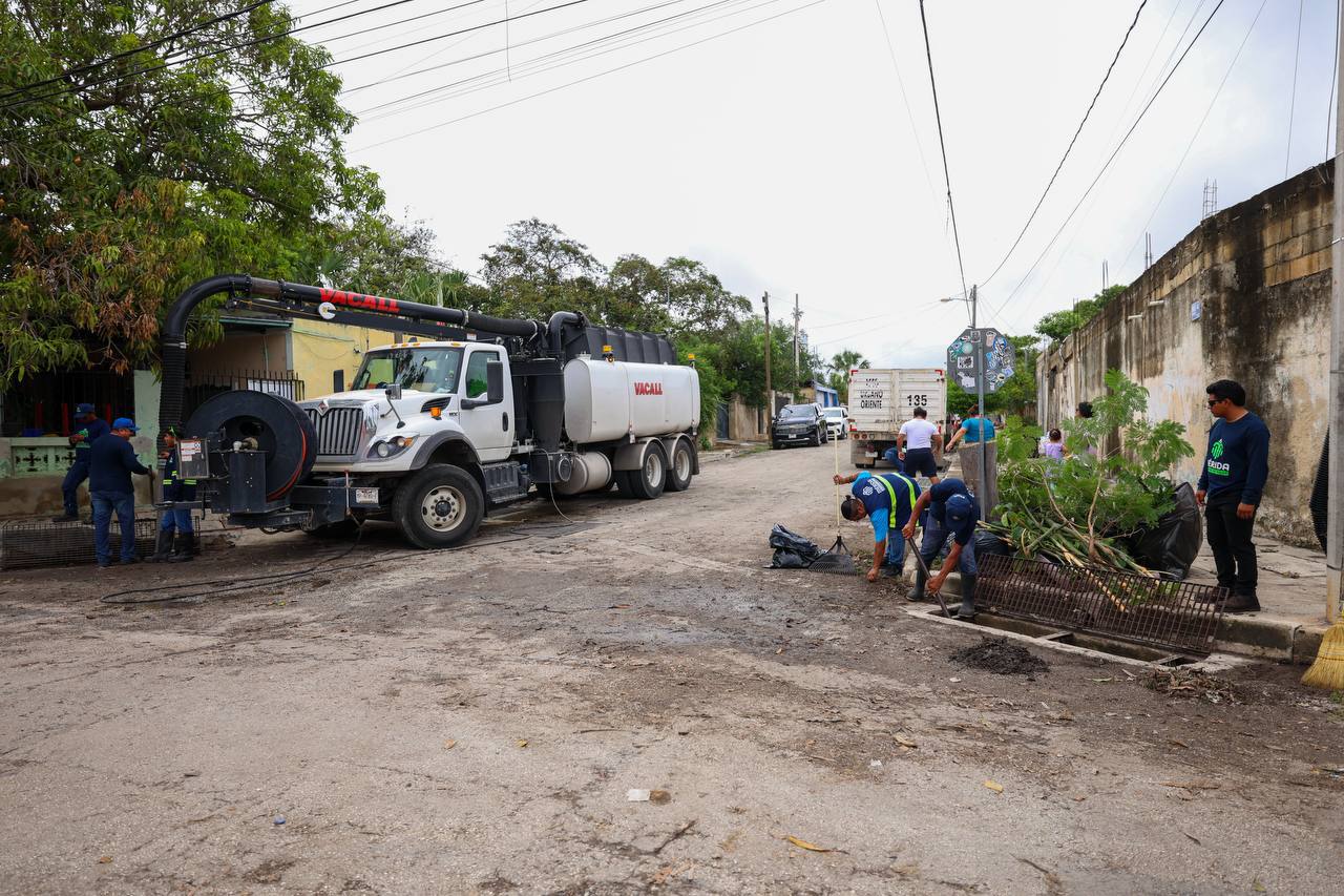 Contingencia por lluvias despliega operativo municipal en Mérida