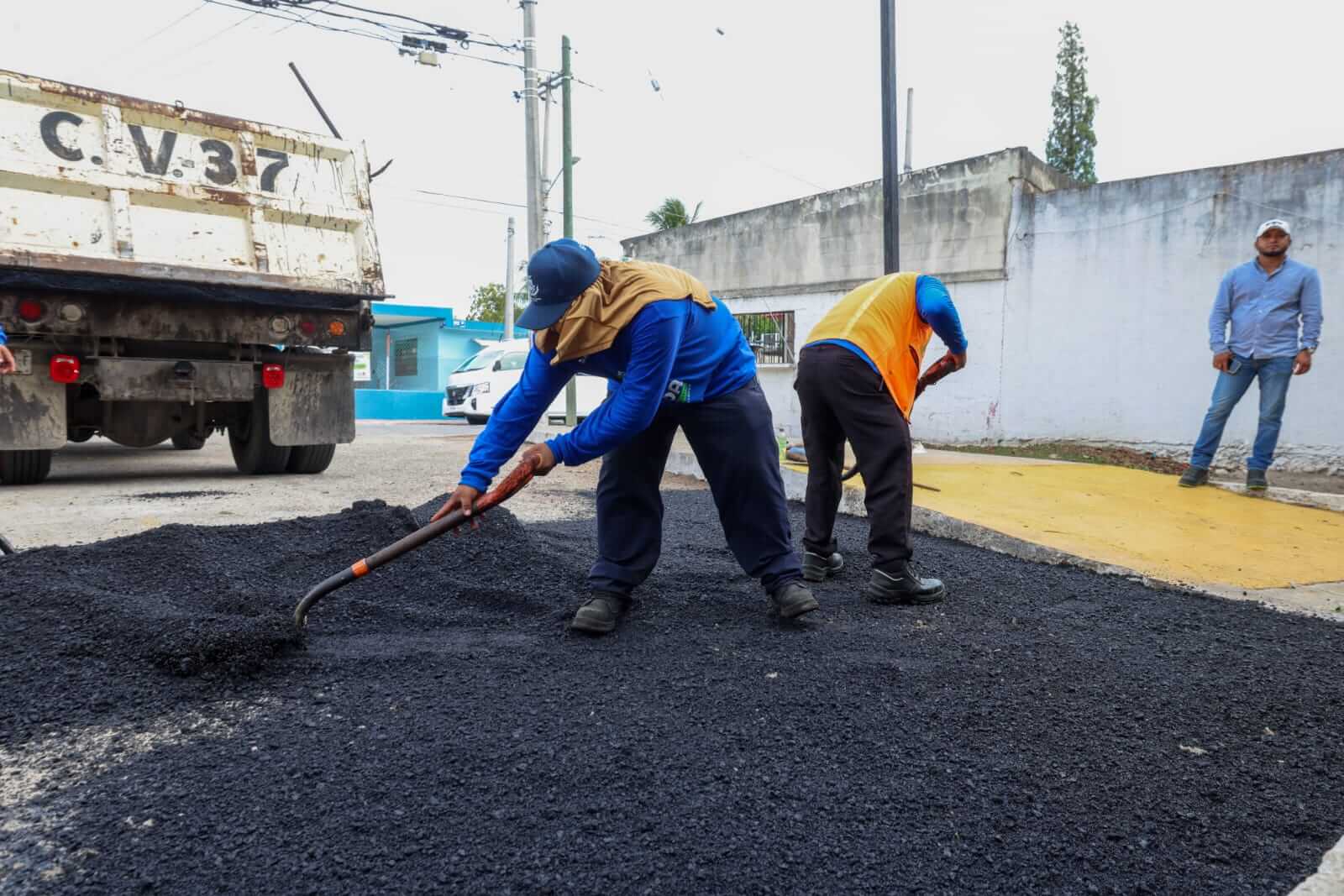 Mega Operativo en Sambulá lleva limpieza y servicios municipales a 16 manzanas