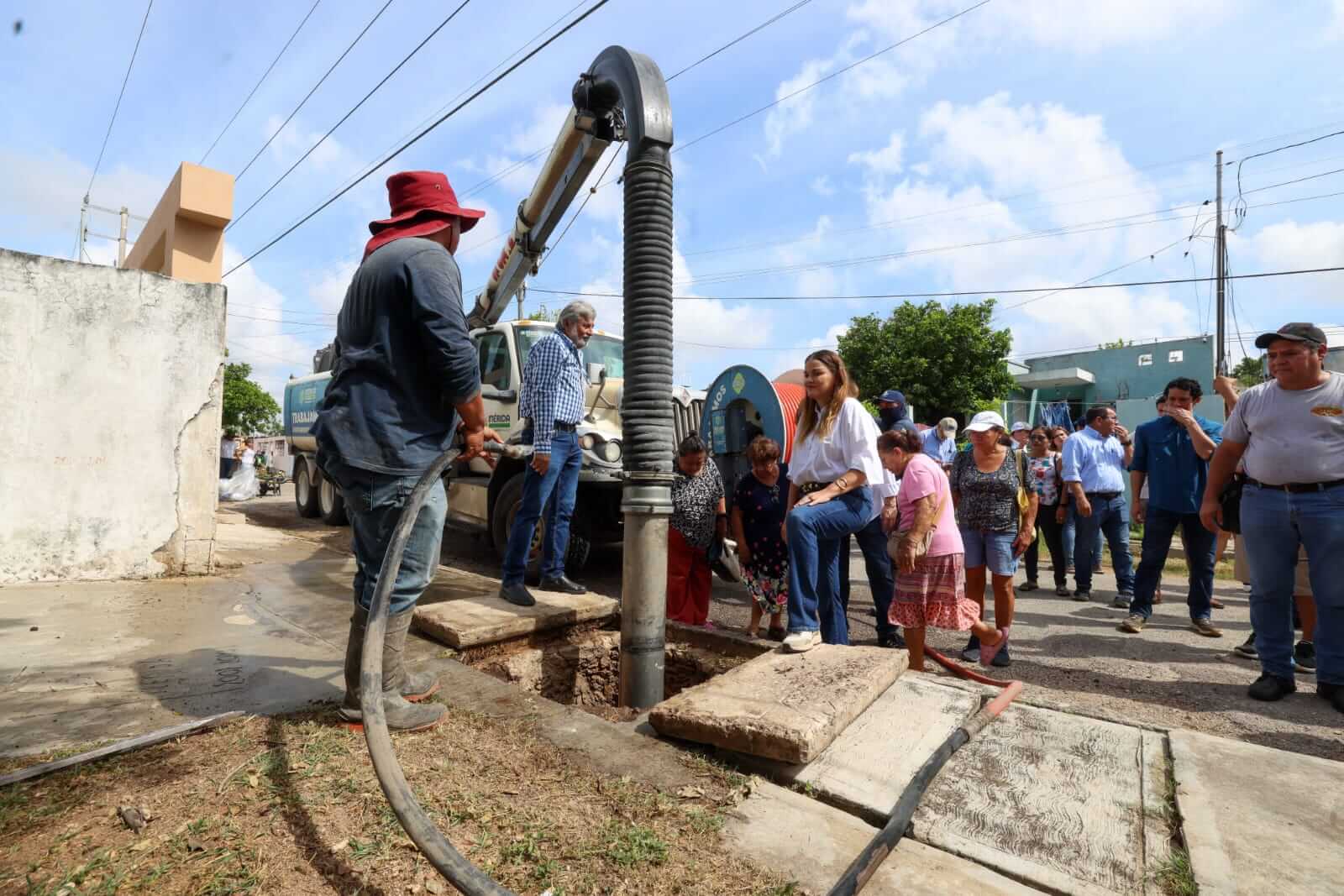 Mega Operativo en Sambulá lleva limpieza y servicios municipales a 16 manzanas