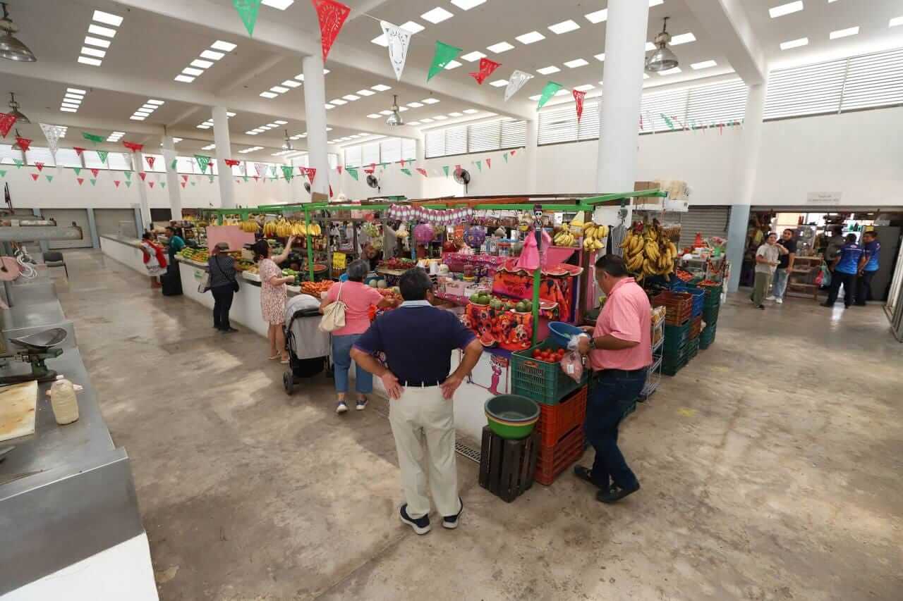 Reglamento de mercados en Mérida regula tianguis y comercio en espacios públicos