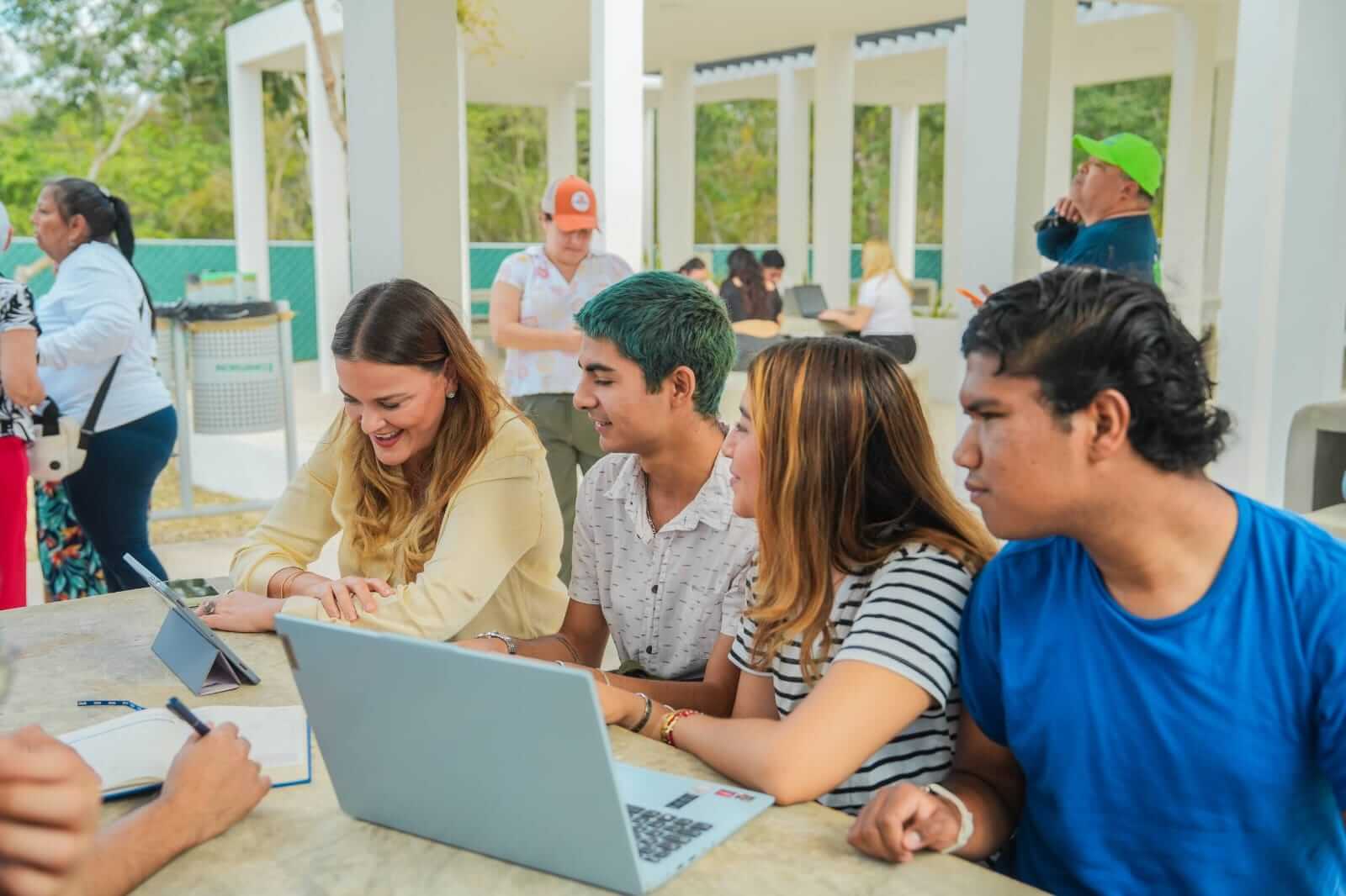 Transformación digital de Mérida amplía internet gratuito y trámites en línea