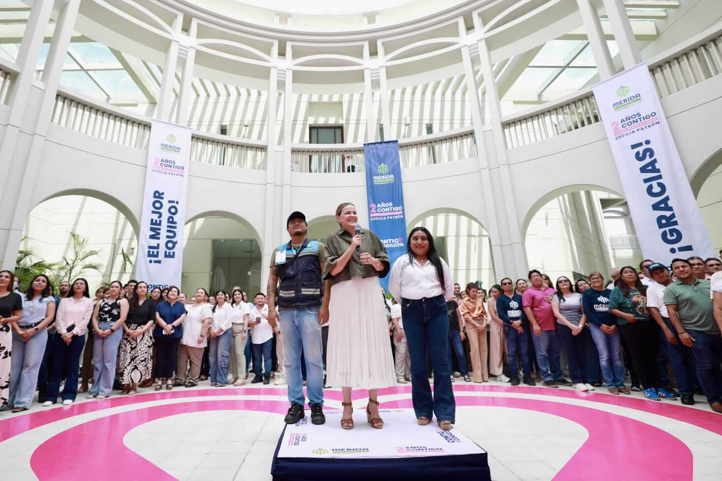 Servidores públicos de Mérida reciben reconocimiento por trabajo municipal