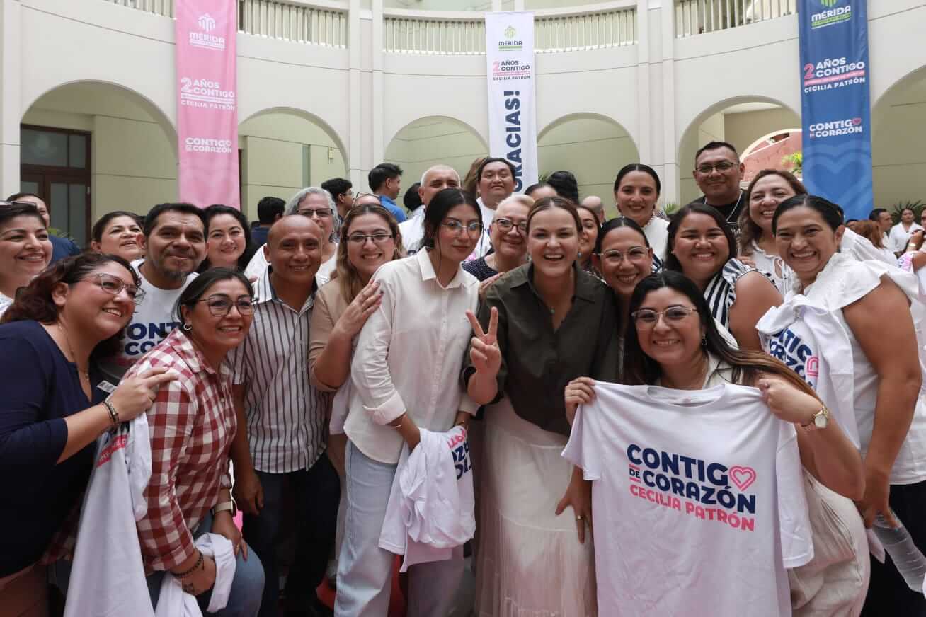 Servidores públicos de Mérida reciben reconocimiento por trabajo municipal