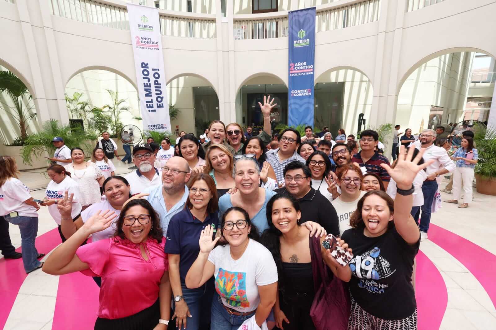 Servidores públicos de Mérida reciben reconocimiento por trabajo municipal