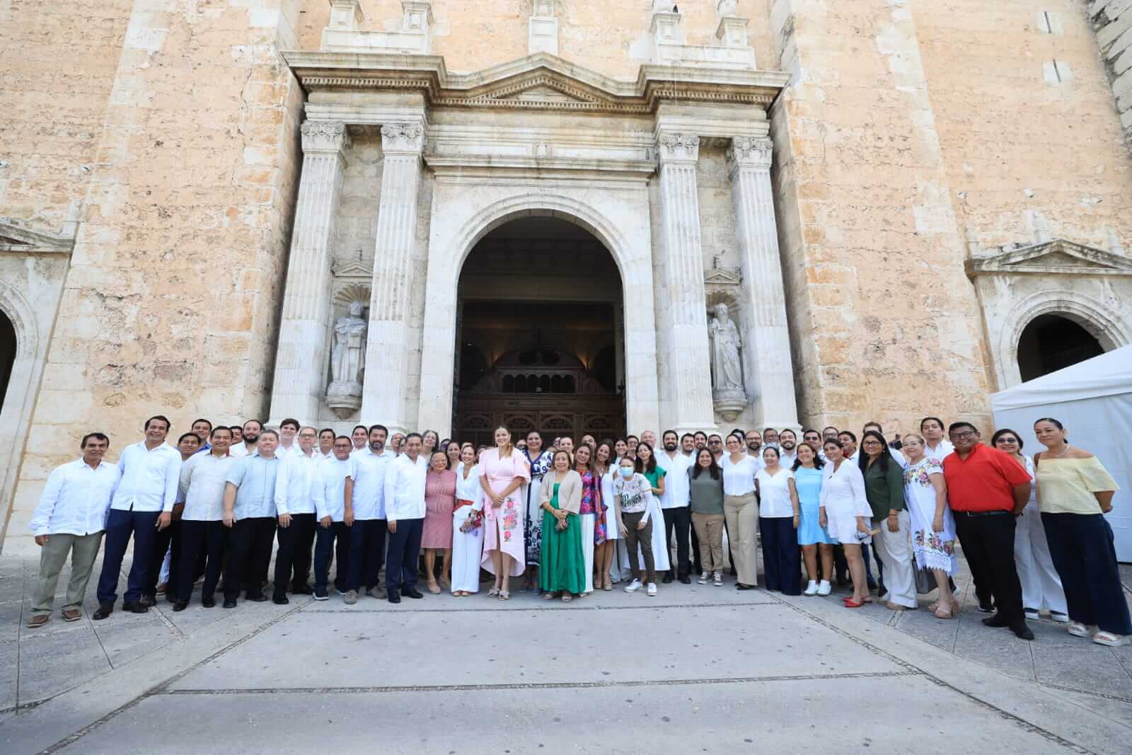Sesión Solemne de Cabildo en Mérida conmemora 216 años de Independencia