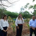 Cecilia Patron entrega primer jardín de lluvia para prevenir encharcamientos en Ciudad Caucel.