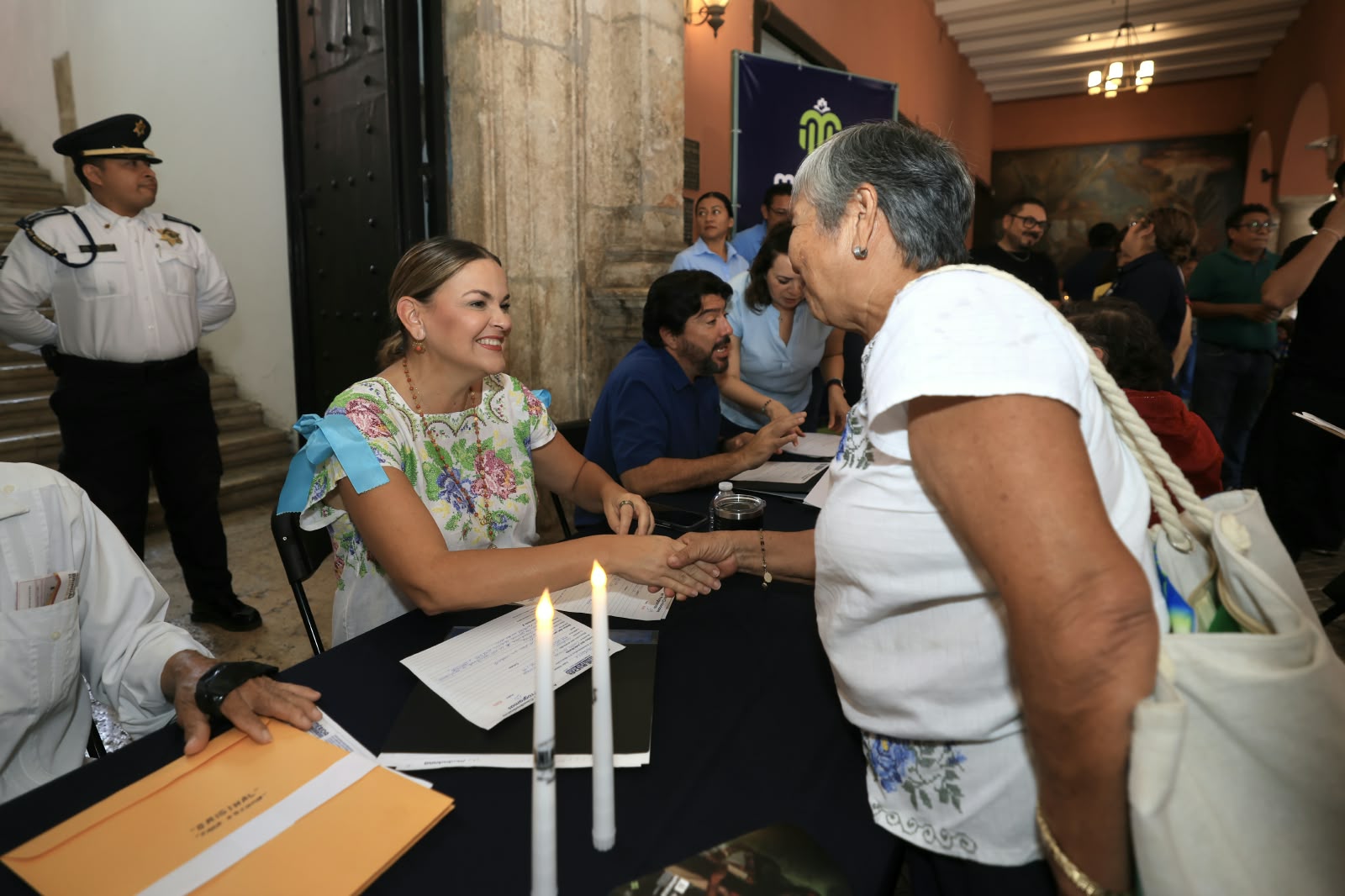 Atiende Cecilia Patrón a las mujeres emprendedoras en el Miércoles Ciudadano “Este ayuntamiento tiene un apoyo para cada meridana”