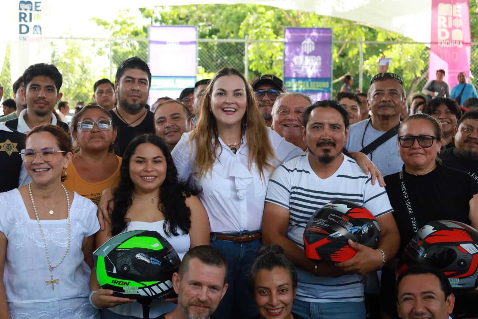 Chambea Seguro Mérida entrega 265 cascos certificados a motociclistas