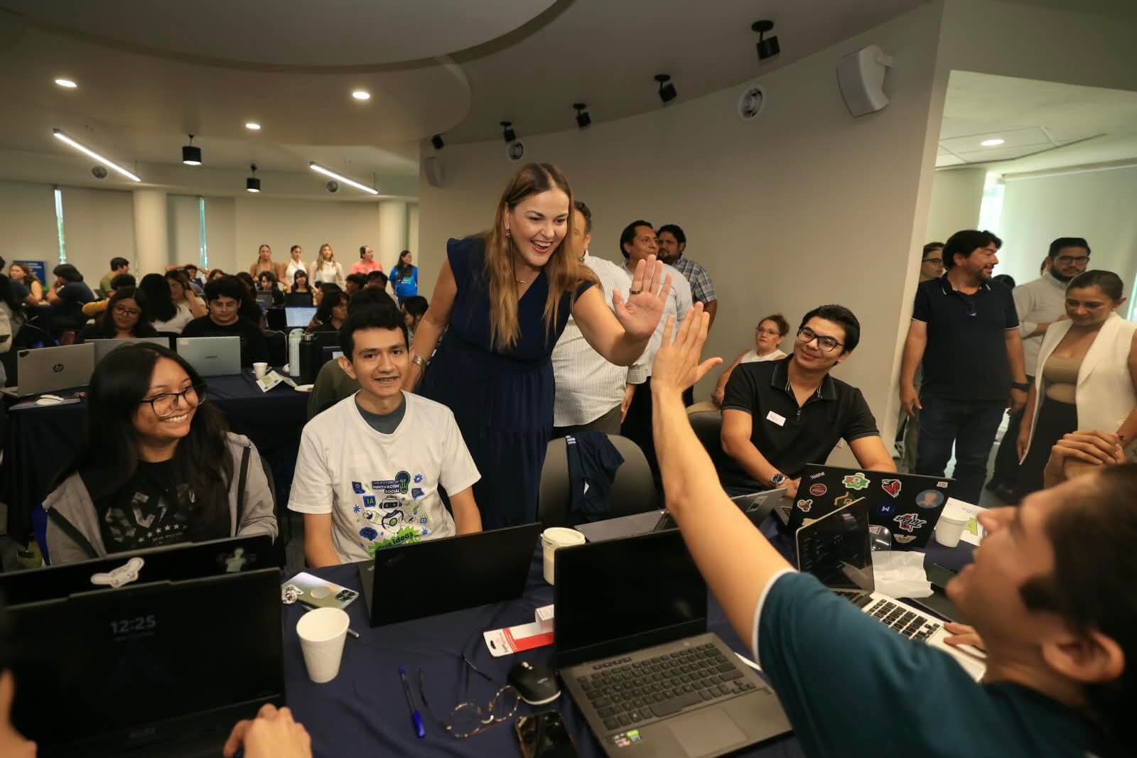 Inteligencia Artificial en Mérida reúne a 100 jóvenes para desarrollar proyectos