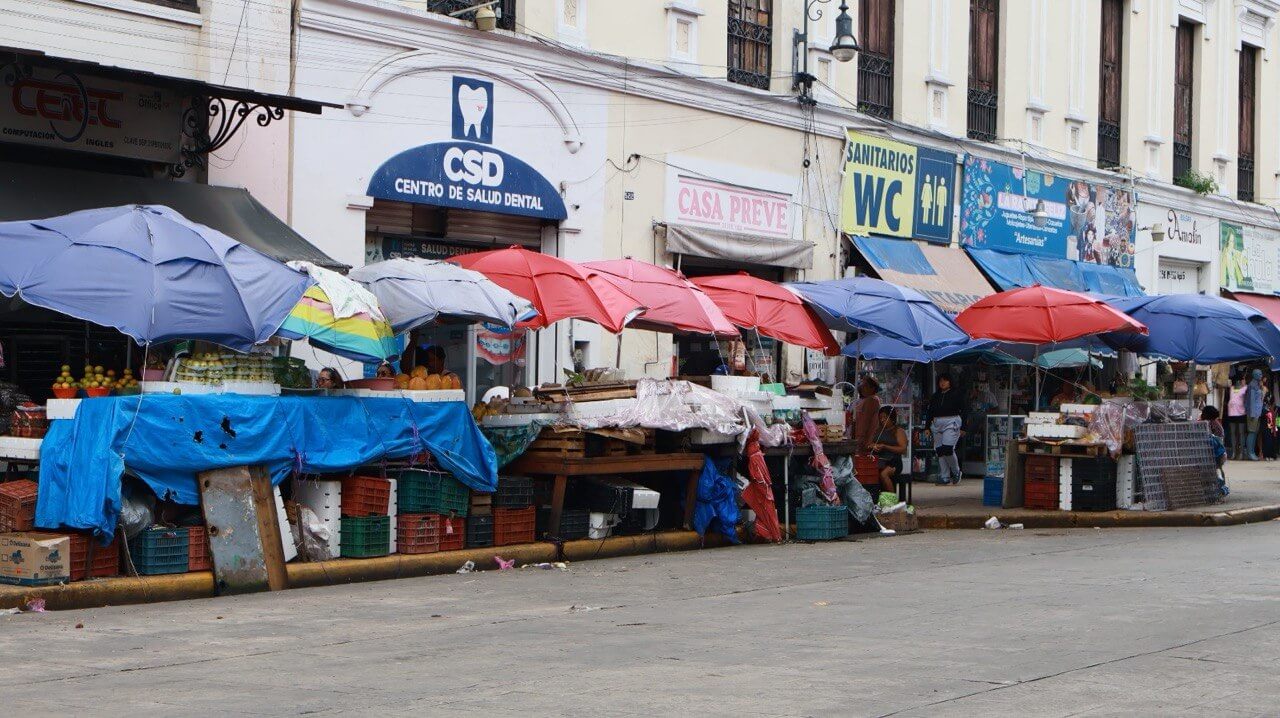 Reordenamiento comercial en Mérida reorganiza 30 puestos del Centro Histórico