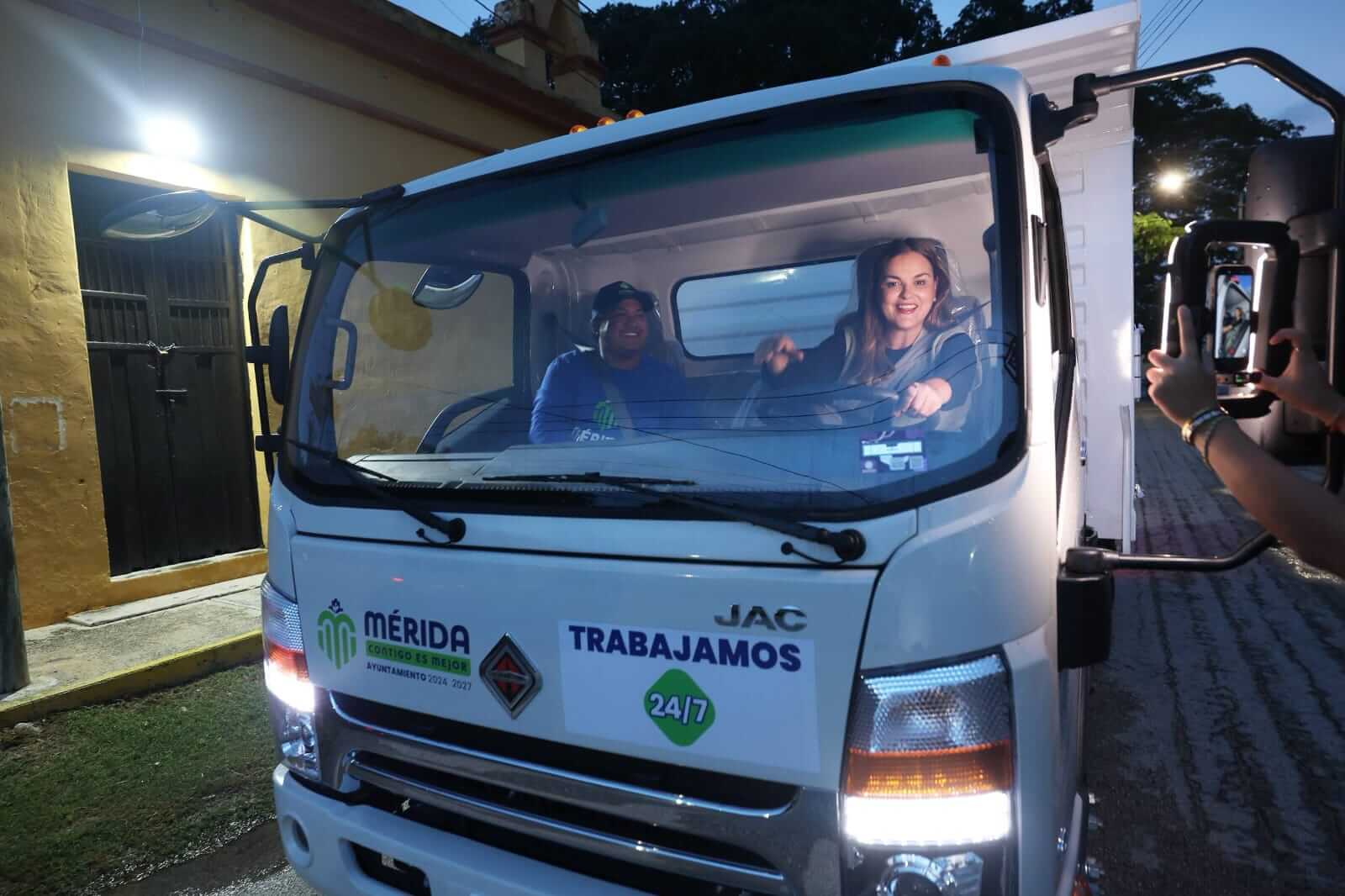 Obras públicas en Mérida suman cuatro unidades para bacheo y calles